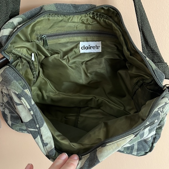 New Camo Crossbody Bag Old Stock Tags - Picture 2 of 3